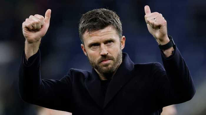 B费当众质疑战术安排 卡里