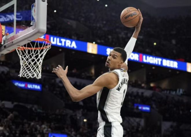 文班亚马复出率队轻取黄蜂，马刺巩固西部第二