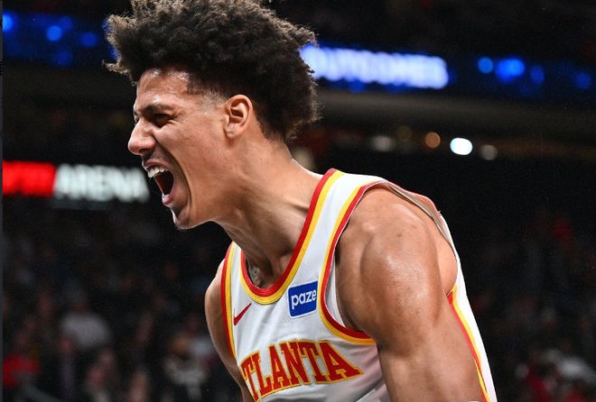 老鹰141-107横扫篮网 杰伦达成历史里程碑