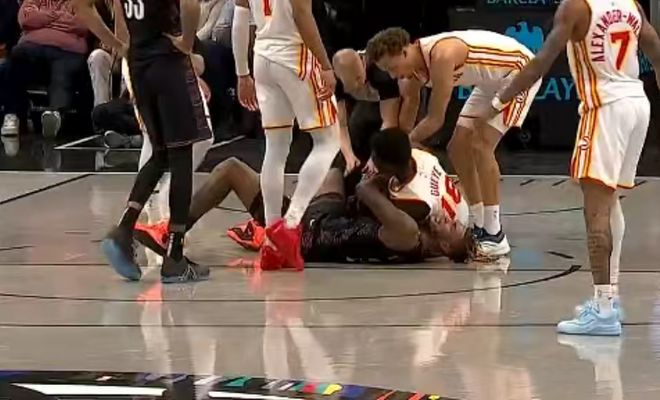 老鹰141-107横扫篮网 杰伦达成历史里程碑