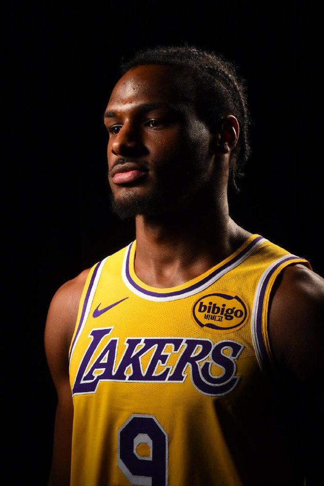 布朗尼替补登场砍10分创历史父子助攻纪录