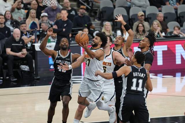 马刺主场遭掘金20分逆转 穆雷末节爆发率队逆转